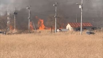 日本最大の湿原「釧路湿原」近くで火災 大型トラックの脱輪タイヤが出火し周囲の建物1棟に延焼　けが人なし