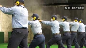 釧路市大楽毛で警察官の拳銃射撃大会　33人が技能競う　団体優勝は釧路署、膝撃ちなど3種目で正確性競う