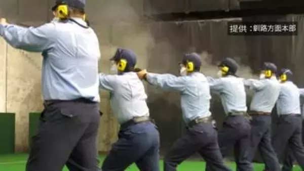 釧路市大楽毛で警察官の拳銃射撃大会　33人が技能競う　団体優勝は釧路署、膝撃ちなど3種目で正確性競う