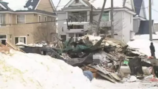 【中継】爆発で住宅が粉々に吹き飛ぶ　周辺に爆風　親子3人暮らしの60代母と連絡とれず　札幌市手稲区