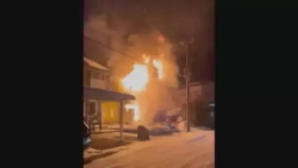 激しい炎が窓から噴出「5分もしないうちに炎がどんどん…」函館市で2階建て住宅炎上