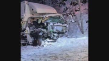 「トラックとコンクリートポンプ車の事故」喜茂別町の国道230号　55歳男性死亡