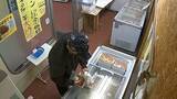 「無人販売店で生姜焼き盗んだ疑い、68歳男を逮捕　防犯カメラに犯行の瞬間　店長「お前に食わせる肉は無い」」の画像1