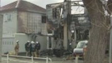 焼け跡から3人の遺体　千歳市で整骨院兼住宅の建物がほぼ全焼　遺体は住人の男性3人か