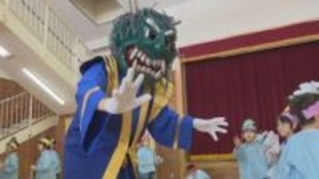 節分の豆握りしめ一斉に逃げ回る幼稚園児　勇気を出して鬼に豆まき　登別市