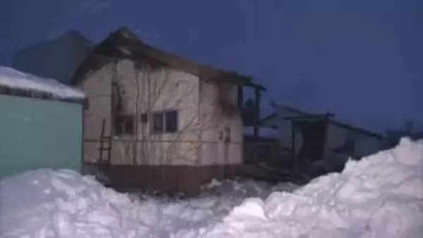 「山の方から火が見える」と通報　美唄市の木造2階建て住宅で火事　焼け跡から遺体　一人暮らしの男性か