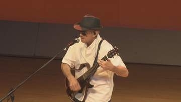 障害のある人たちがコンサート　全盲のウクライナ避難民も平和願い演奏披露・広島県尾道市