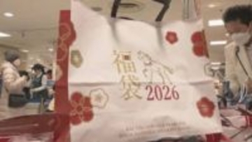 広島市のデパートで初売り　福袋求め2300人が列