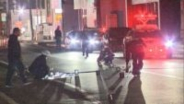 75歳男性が車にはねられ死亡　運転手「道路の中央に人が倒れていた」別の車がひき逃げの可能性も
