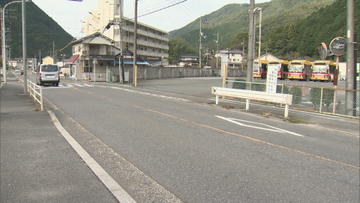 広島市安佐北区   高齢男性が車にはねられ死亡
