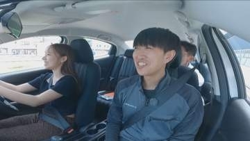 「指導が厳しい」から「ほめちぎる」へ。時代とともに変化する自動車教習所