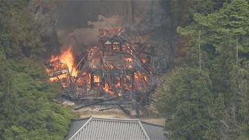 【速報】「霊火堂が燃えている」消防車とヘリで消火活動中　広島・廿日市市宮島町