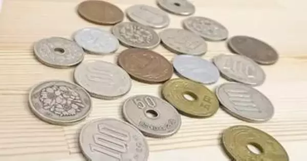 造幣局で人気！令和8年版「硬貨アクリルキーホルダー」で知る“衝撃の事実”⇨“5円玉の謎”に「初めて知った」の声