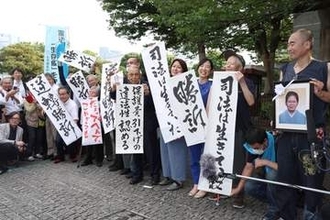 生活保護引き下げ訴訟・最高裁判決から1年。いまだ多くの人が手にしていない補償と、判決後に亡くなった25人
