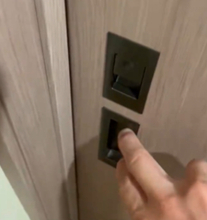 トイレの扉が重いと思ったら…⇨その理由に「トイレ後のちょっとした幸せ」と反響
