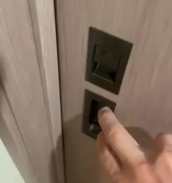 トイレの扉が重いと思ったら…⇨その理由に「トイレ後のちょっとした幸せ」と反響
