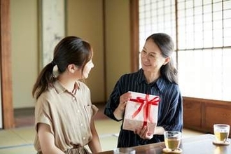 義母への手土産「3千円で高見えするものを…」AIに相談すべきワケ「グーグル検索より便利」