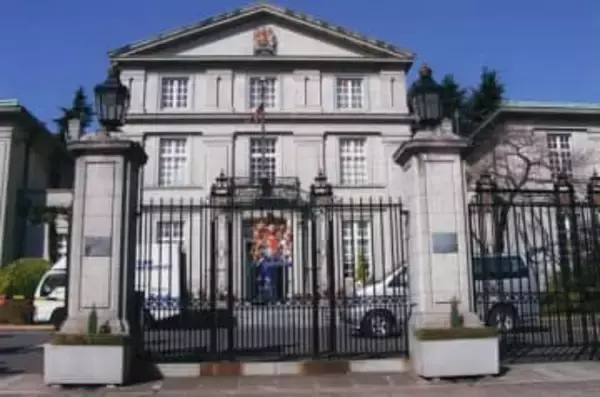 イギリス大使館のニット帽が「どれも可愛い」と大反響⇨病院の子どもたちへのプレゼントに「愛がいっぱい詰まってる」の声