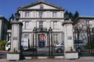 イギリス大使館のニット帽が「どれも可愛い」と大反響⇨病院の子どもたちへのプレゼントに「愛がいっぱい詰まってる」の声