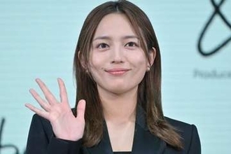 川口春奈、映画の撮影裏で“編み物”練習⇒「何の毛糸だろう」「上手」の声　難しさに直面する様子も
