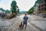 「ネパールの土石流は「氷河崩壊」が原因の可能性。集落をのみこんだ洪水、温暖化は関係があるのか」の画像1