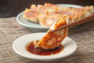 【餃子のタネにはコレ混ぜて】お店のようなジュワッと感に。「試してみます」「知らなかった～」と反響