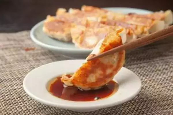 【餃子のタネにはコレ混ぜて】お店のようなジュワッと感に。「試してみます」「知らなかった～」と反響