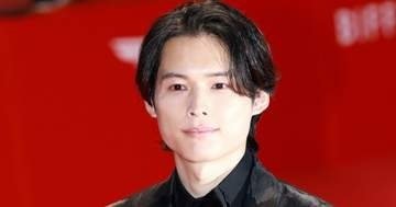 松村北斗、“オレンジヘア”で印象激変！⇨「髪色びっくりした」「めっちゃ似合ってる！」と反響