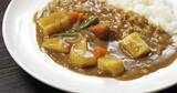 「【カレー1人分はレンチンが正解】鍋不要。具材とルーをチンして混ぜるだけの時短カレーレシピ」の画像1