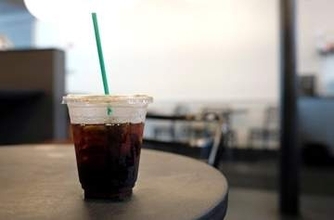 面接に「アイスコーヒー」持ち込みはアリ？ナシ？海外でZ世代の“カジュアルさ“に賛否。専門家の意見は？