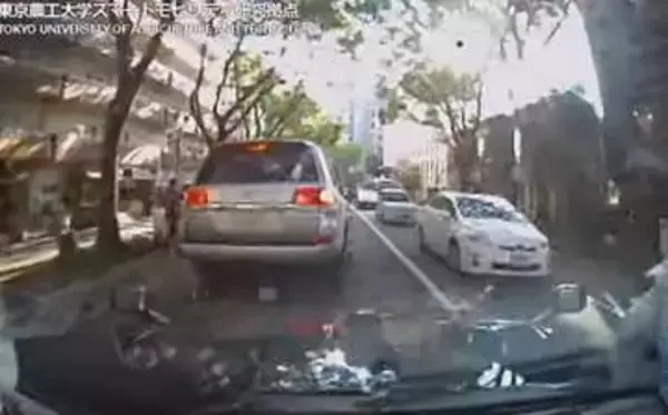 進路変更からの急ブレーキ！「煽り運転」を捉えたドラレコ映像、静岡県警が公開