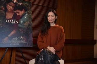 11歳の息子の死、シェイクスピアにどう影響したか。映画「ハムネット」が問う、人が芸術を求める理由