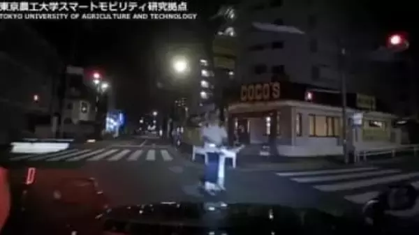 「何やってんだ！」。電動キックボードが信号無視で飛び込んできた。静岡県警のドラレコ映像【2025年回顧】