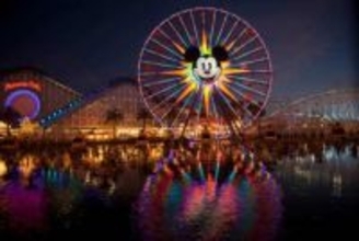 米ディズニーの「光る」観覧車型ポップコーンバケットが「過去最高傑作」と話題。「いつも買わないけどこれは欲しい」