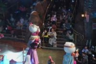 障害のある人が安心して楽しめるサンリオピューロランドへ。ヘラルボニーと共創し、字幕や手話、音声ガイドも