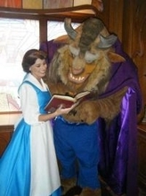 米ディズニーワールドの元キャストが明かす、魔法の国の光と影