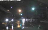 「交差点で信号無視のトラックが突っ込んできた。静岡県警がドラレコ映像を公開、「12月は信号無視の事故が多い」」の画像1