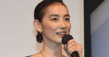 篠原ともえ、手作りの“旅服”が上品で美しい。モルディブの海に映えるデザインに「最高に素敵」と絶賛の声