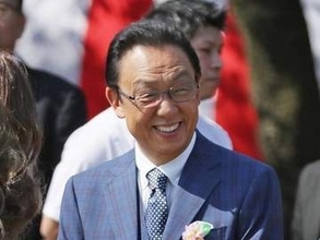 梅沢富美男、若かりし頃の“ダンディ全開“写真に衝撃⇨別人級ショットに「無茶苦茶カッコいい」「貫禄がすごい」の声
