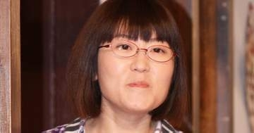 光浦靖子、羊毛フェルトで手作り、ペンに抱きつくナマケモノが可愛すぎ⇨「見てるだけで癒される」の声