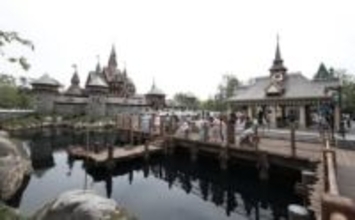 リアル「アナ雪」の世界...。雪に包まれたアレンデール王国に「エルサの歌声が聴こえる」【東京ディズニーシー】