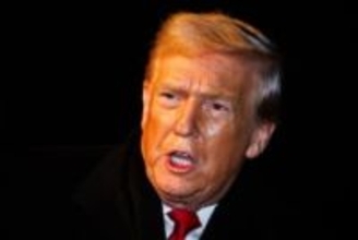 トランプ、グリーンランドが米領土になったかのような画像を真夜中に連投。マクロンからのメッセージも公開する