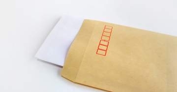 家に届いた「不審な封筒」には気をつけて。チェックすべき2つのポイントを警視庁が解説。やってはいけない行動も
