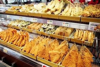 【埼玉で増加】『角上魚類』コスパ最強「1300円海鮮丼」とは？ 1.5億円超売り上げた「四色丼」が進化