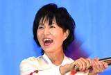 「磯野貴理子、神奈川・大磯で緑鮮やかな“アオバト”を激写⇨海上を舞う迫力ショットに「センスがすごい」「美しい」の声」の画像1