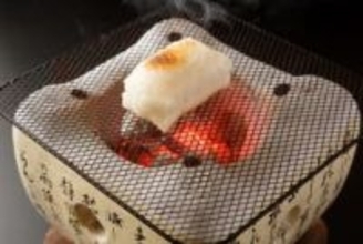 【餅が余ったらピザにして】レンジで簡単！ボリューム満点の「餅ピザ」レシピ