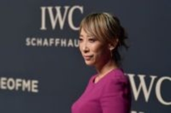 蜷川実花が「別世界」のような藤の花を撮るとこうなる⇨朝4時半出発で撮影。「桃源郷みたい」と反響【2025年回顧】