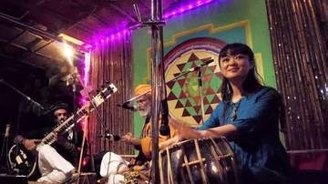 吟遊詩人・バウルと出会い、「アートの価値を正当に扱う」インドに移住。音楽を通して世界とつながっていく