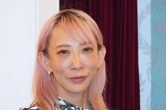 蜷川実花が「映画ちいかわ」のボンドロシールをリメイクするとこうなる⇒「センスがすごくよい！」と反響