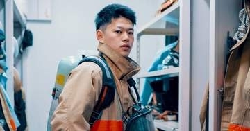 消防士の「腹筋トレーニング」がこれだ⇨「見てるだけでキツい」「すごすぎる」「かっこいい！」と話題に